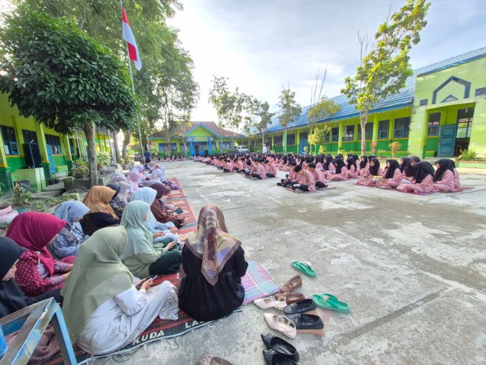Tingkatkan Spiritualitas, MTsN 2 Sungai Penuh Gelar Yasinan dan Doa Bersama