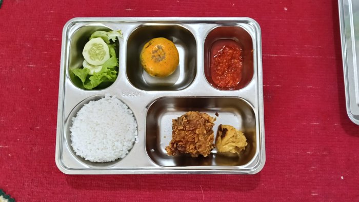 Makan Bergizi Gratis di MTsN 2 Sungai Penuh Rabu, 4 Februari 2026