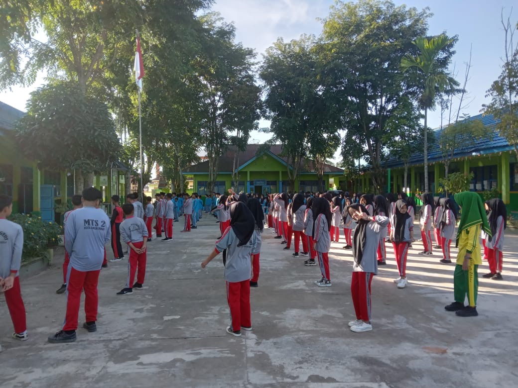 Senam Bugar Sabtu Pagi, MTsN 2 Sungai Penuh Promosikan Gaya Hidup Sehat