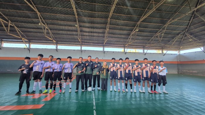 Puluhan Siswa Ambil Bagian, Liga Futsal MTsN 2 Sungai Penuh Jadi Ajang Unjuk Bakat Puluhan Siswa Ambil Bagian, Liga Futsal MTsN 2 Sungai Penuh Jadi Ajang Unjuk Bakat