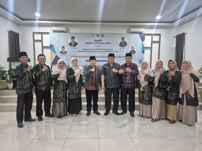 Guru dan Staf MTsN 2 Sungai Penuh Ikuti Diskusi Pendidikan Islam untuk Tingkatkan Kualitas Pembelajaran