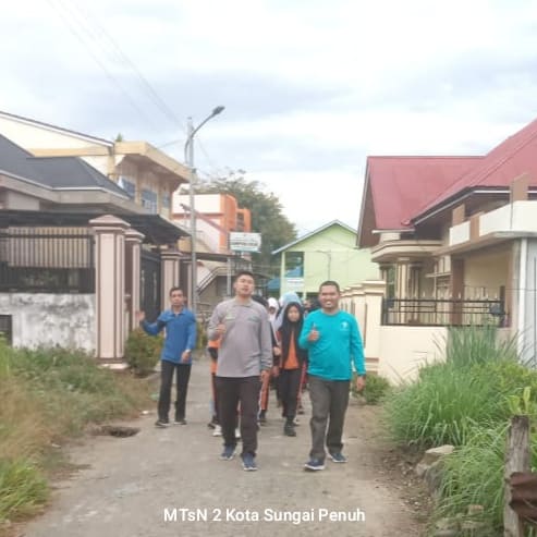 MTsN 2 Sungai Penuh Siswa Ikuti Jalan Santai Sabtu Pagi, Kegiatan Sehat Menyenangkan