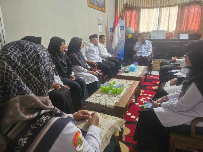 Tingkatkan Kinerja, MTsN 2 Sungai Penuh Adakan Rapat briefing Pemantapan Sistem Kerja
