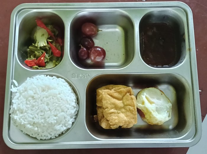 Menu Makan Bergizi Gratis di MTsN 2 Sungai Penuh 26 Januari 2026