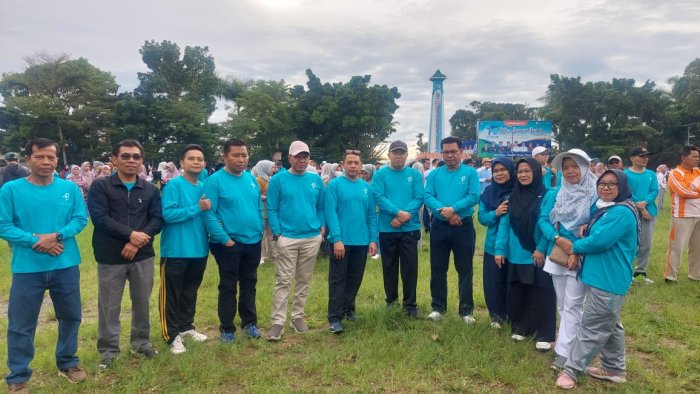 Tenaga Pendidik dan Kependidikan MTsN 2 Sungai Penuh Laksanakan Senam Bersama Sambut Hari Guru Nasional 2025