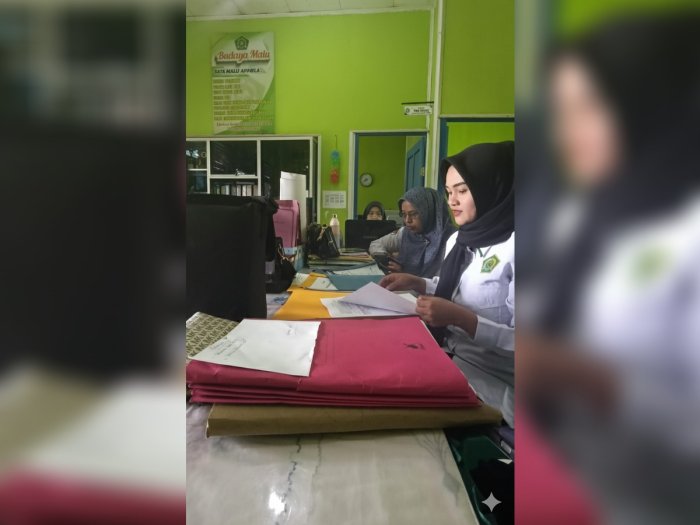 MTsN 2 Sungai Penuh Siapkan Instrumen Penilaian Kinerja Kepala Madrasah melalui Tim Tata Usaha