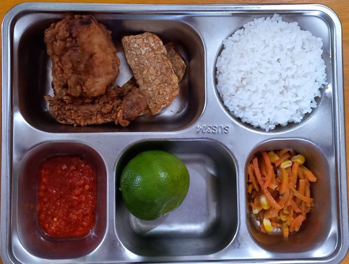 Program Makan Bergizi Gratis, Siswa  MTsN 2 Kota Sungai Penuh Dapat Menu Ini!