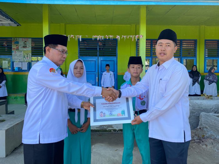Kontribusi Nyata dalam Gerakan Pramuka, MTsN 2 Kota Sungai Penuh Terima Apresiasi Jambore Cabang