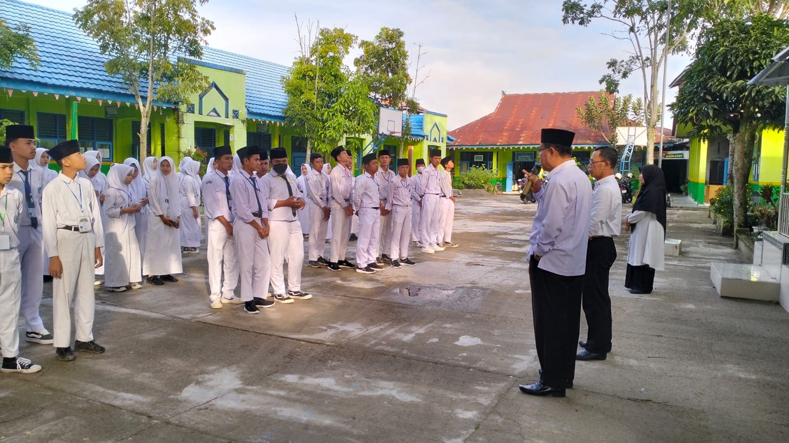 Apel Pagi, Siswa-siswi MTsN 2 Sungai Penuh Siap Menghadapi Ujian Asesmen Hari Terakhir dengan Semangat dan Percaya Diri