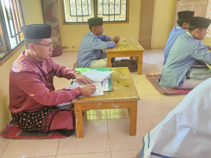 Wujudkan Guru Profesional, Kepala MTsN 2 Sungai Penuh Gelar Supervisi di Kelas VIII E