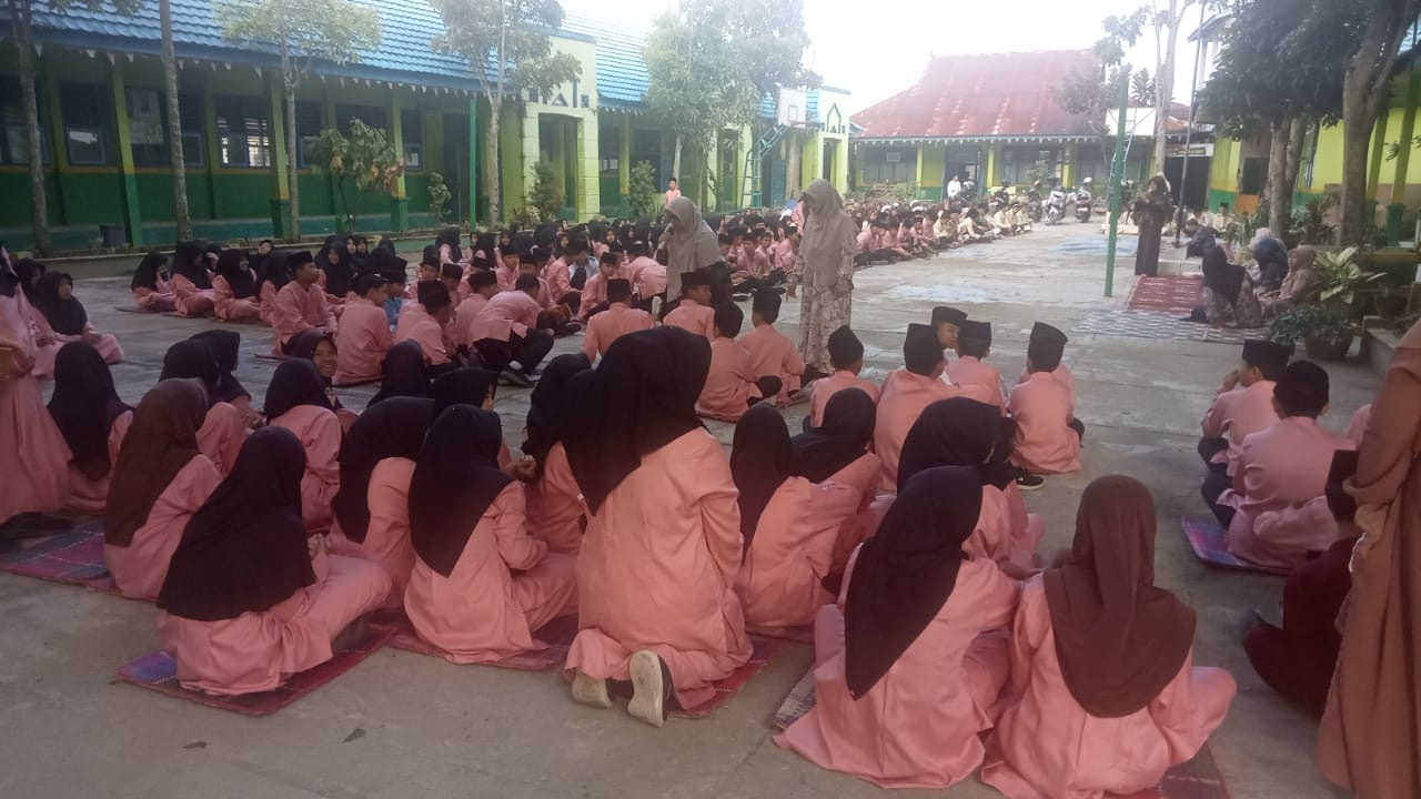MTsN 2 Sungai Penuh selalu melaksanakan Kegiatan Yasinan Mengisi Hari Jumat berkah 