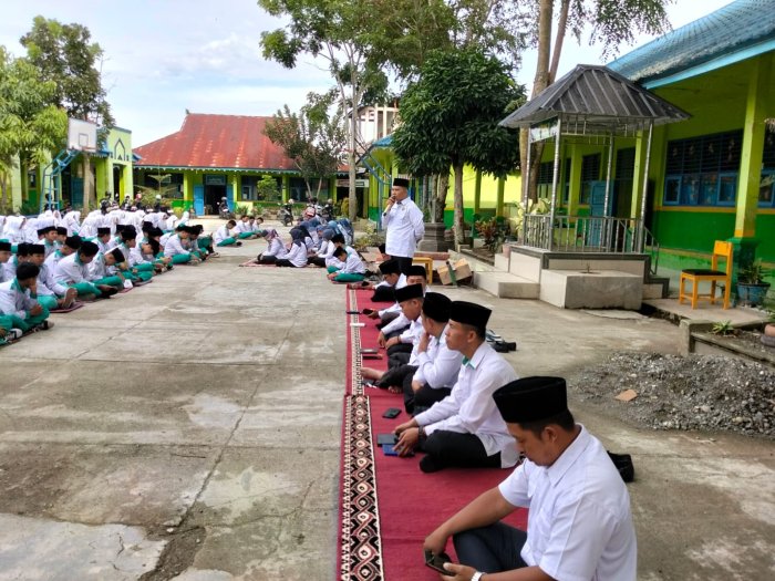Isi Ramadhan dengan Ibadah, MTsN 2 Sungai Penuh Laksanakan Yasinan dan Tahlilan