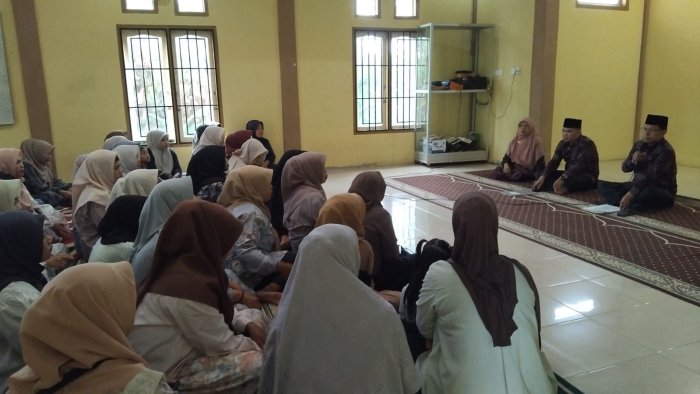 Sinergi Madrasah dan Orang Tua: MTsN 2 Kota Sungai Penuh Sosialisasikan PKBM, Tulis Al-Quran, dan Disiplin Siswa Sinergi Madrasah dan Orang Tua: MTsN 2 Kota Sungai Penuh Sosialisasikan PKBM, Tulis Al-Quran, dan Disiplin Siswa