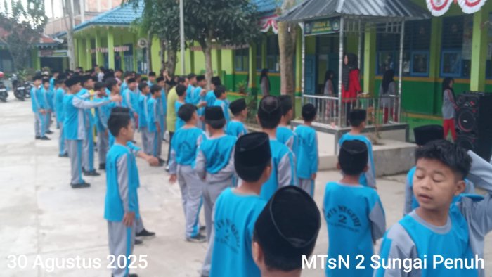MTsN 2 Sungai Penuh Mengadakan Kegiatan Senam Pagi untuk Meningkatkan Kesehatan dan Kekompakan Siswa