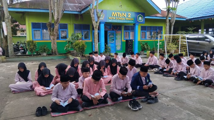 Cinta Al-Quran Sejak Dini, MTsN 2 Kota Sungai Penuh Gelar Yasinan Bersama