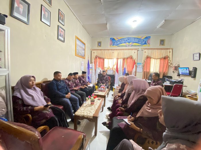 Briefing Bersama MTsN 2 Sungai Penuh Bahas Persiapan Akreditasi dan Pembentukan Komite Madrasah Briefing Bersama MTsN 2 Sungai Penuh Bahas Persiapan Akreditasi dan Pembentukan Komite Madrasah