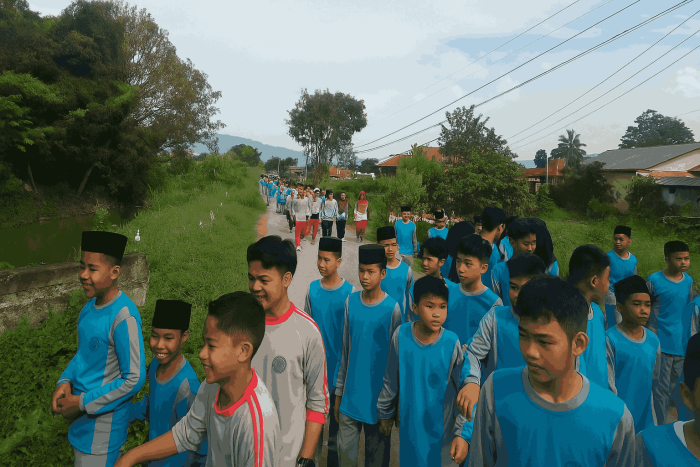 Semarak Kebersamaan, MTsN 2 Sungai Penuh Gelar Jalan Sehat di Rawang