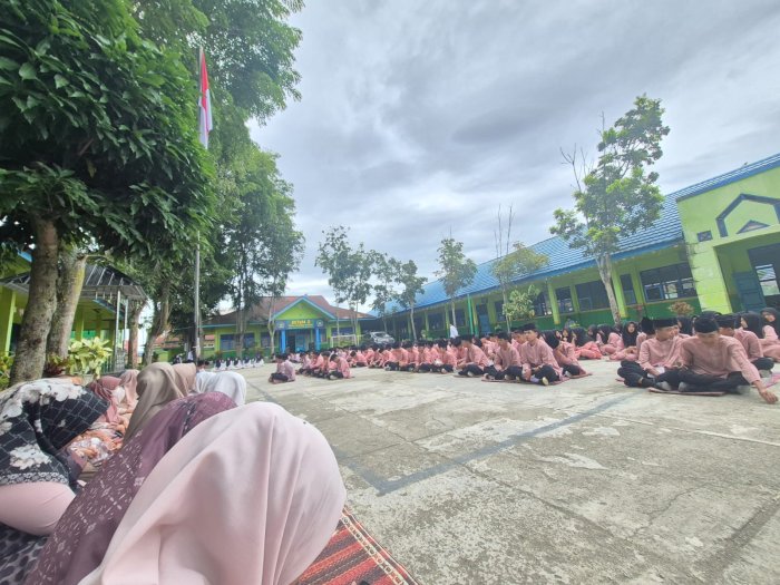 Menghidupkan Nilai Keislaman melalui Yasinan dan Tahlilan MTsN 2 Sungai Penuh dengan Arahan Kepala Madrasah