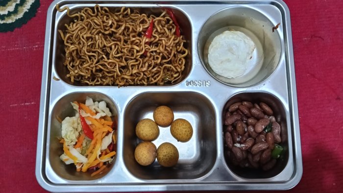 Menu MBG MTsN 2 Sungai Penuh Disajikan, Dukung Pola Makan Sehat dan Bergizi Siswa