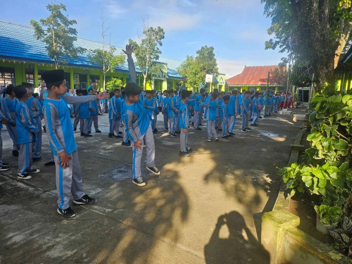 Semangat Pagi! MTsN 2 Sungai Penuh Laksanakan Senam Bersama Warga Madrasah