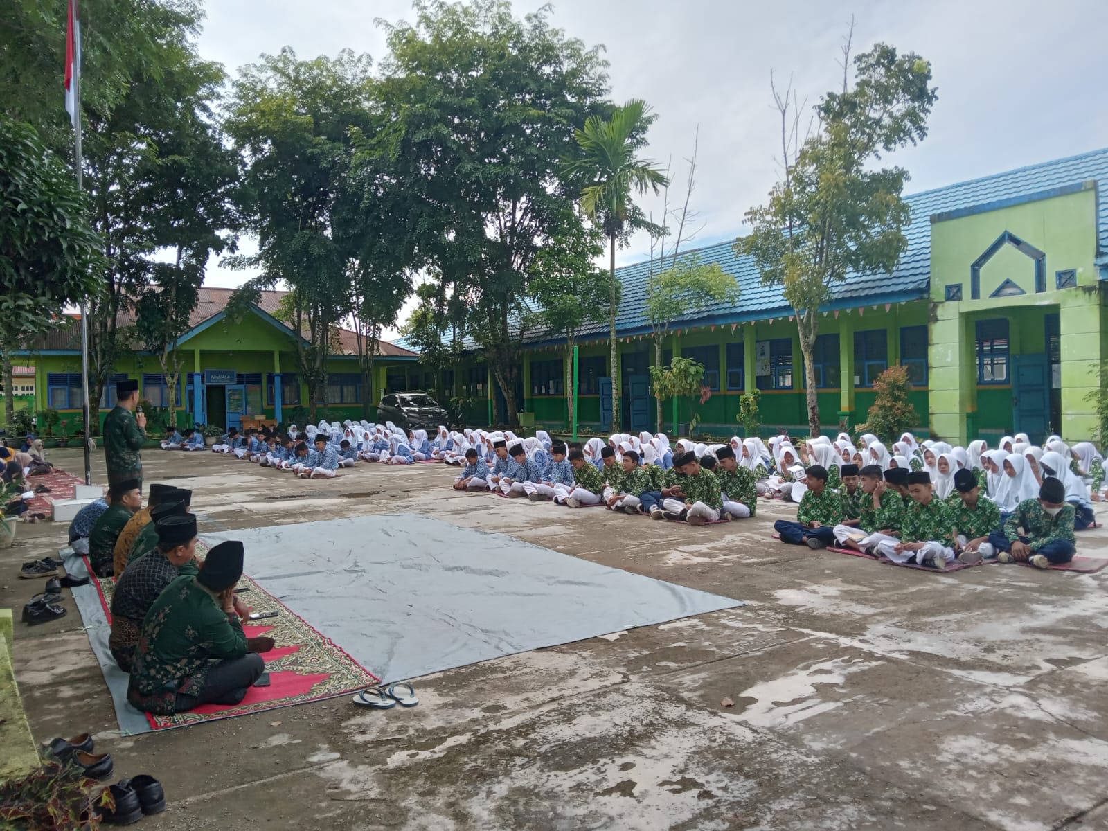 Membangun Kesadaran Spiritual: MTsN 2 Sungai Penuh Berbagi Materi Pembiasaan Tahlil dan Do'a